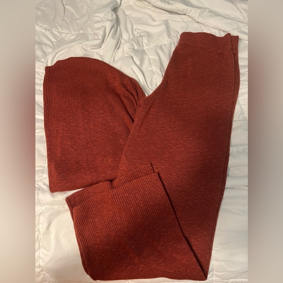 Free Jaclyn sweater set - Picture 2 of 8